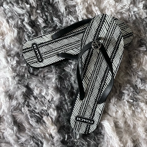 🖤Coach Flip-Flops🖤 - Picture 9 of 10